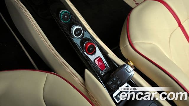 Ferrari F8 스파이더 3.9 V8, 2022 9