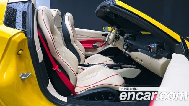 Ferrari F8 스파이더 3.9 V8, 2022 10