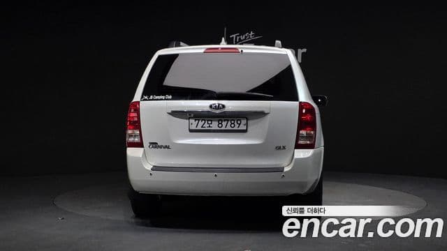 Kia Carnival R Premium, 2012 4