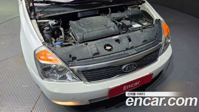 Kia Carnival R Premium, 2012 6