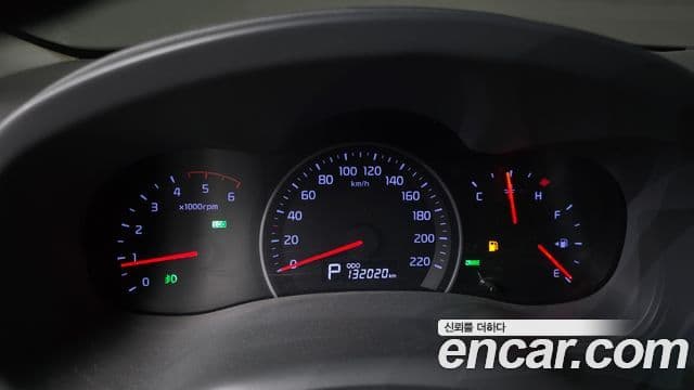 Kia Carnival R Premium, 2012 8