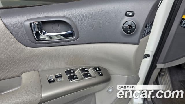 Kia Carnival R Premium, 2012 12