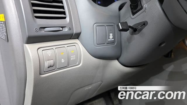 Kia Carnival R Premium, 2012 13