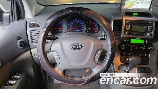 Kia Carnival R Premium, 2012 14