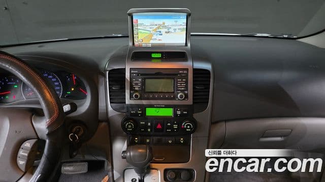 Kia Carnival R Premium, 2012 15