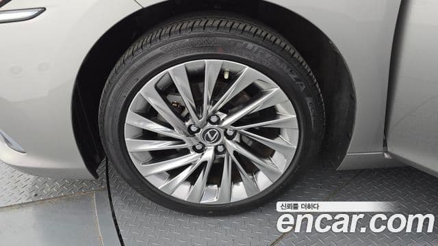 Lexus ES300h 7세대 Luxury Plus, 2023 все фото