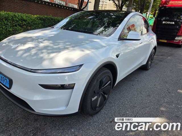 Tesla модель Y, 2025 2