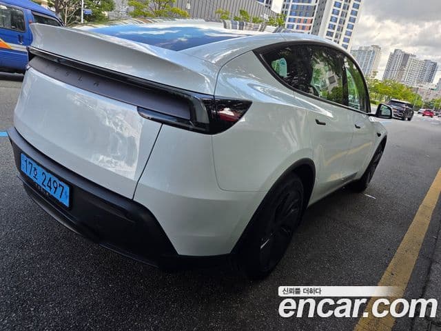 Tesla модель Y, 2025 4