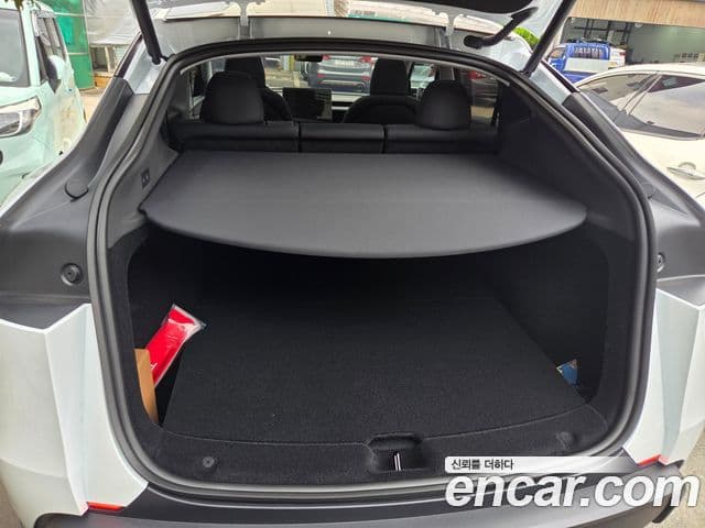 Tesla модель Y, 2025 11