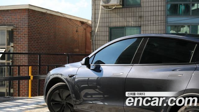 Tesla модель Y, 2025 2