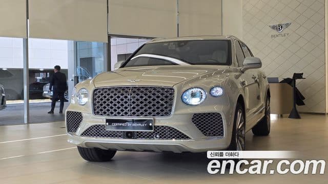Bentley Bentayga 4.0 V8 EWB Mulliner, 2025 1
