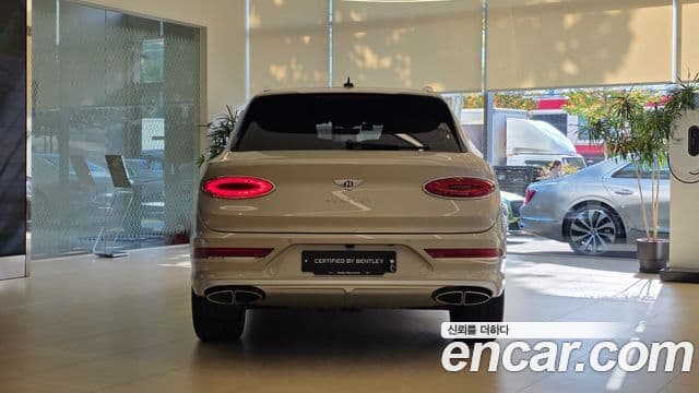 Bentley Bentayga 4.0 V8 EWB Mulliner, 2025 4