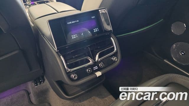 Bentley Bentayga 4.0 V8 EWB Mulliner, 2025 8