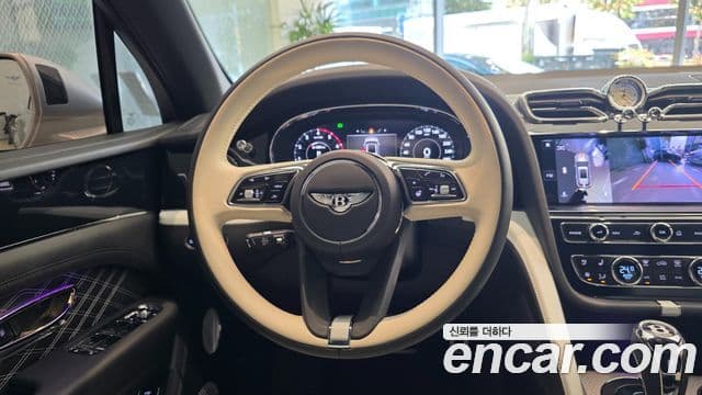 Bentley Bentayga 4.0 V8 EWB Mulliner, 2025 10