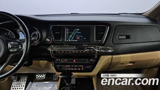 Kia All New Carnival Luxury, 2017 16