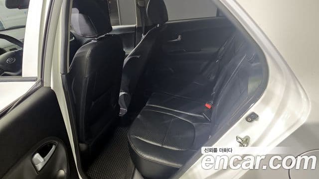 Kia All New Morning Deluxe Trendy, 2015 11