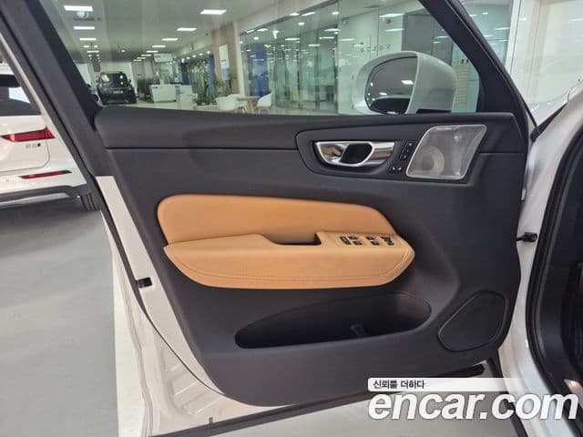 Volvo XC60 2세대 T8 Ultra Bright, 2025 12