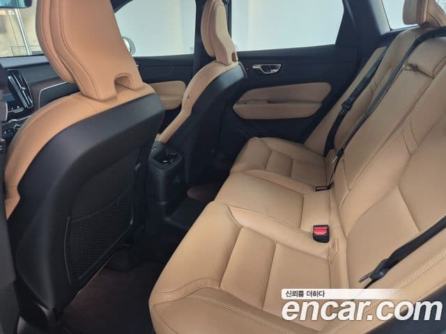 Volvo XC60 2세대 T8 Ultra Bright, 2025 14