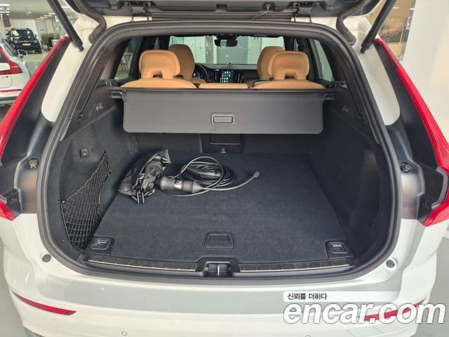 Volvo XC60 2세대 T8 Ultra Bright, 2025 18