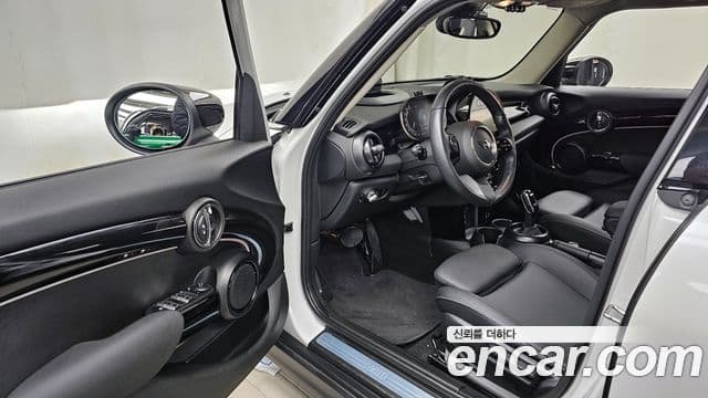 Mini Cooper 3세대, 2024 10