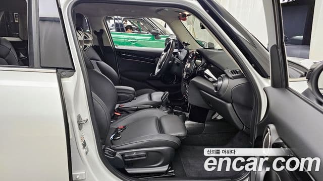 Mini Cooper 3세대, 2024 11