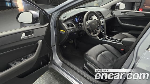 Hyundai LF Sonata Style, 2016 11