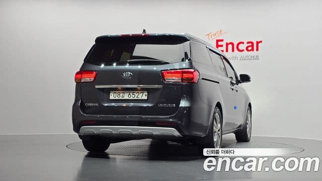Kia All New Carnival VIP, 2017 4