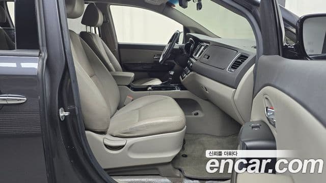 Kia All New Carnival VIP, 2017 10