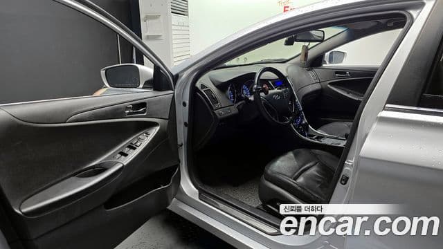 Hyundai YF Sonata LPI top, 2011 10