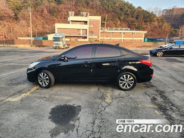 Hyundai Accent(новый кузов / новое поколение) 1.6 GDI top, 2011 3