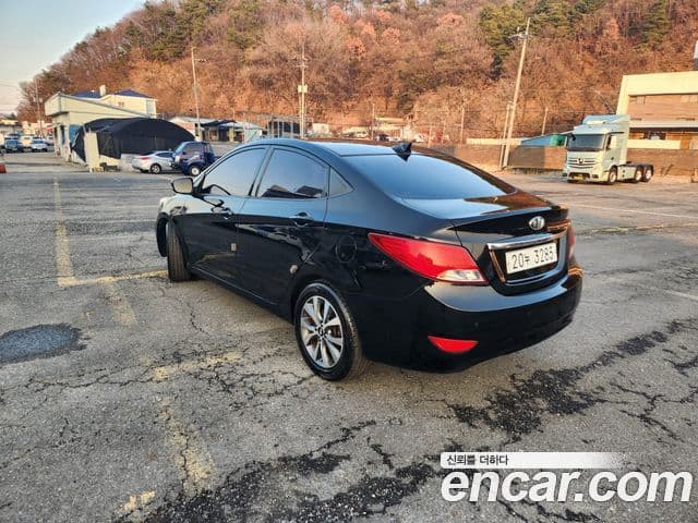 Hyundai Accent(новый кузов / новое поколение) 1.6 GDI top, 2011 4