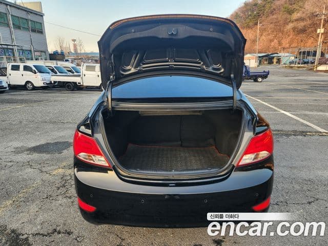 Hyundai Accent(новый кузов / новое поколение) 1.6 GDI top, 2011 6