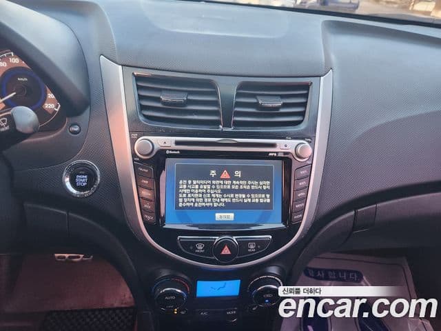 Hyundai Accent(новый кузов / новое поколение) 1.6 GDI top, 2011 11