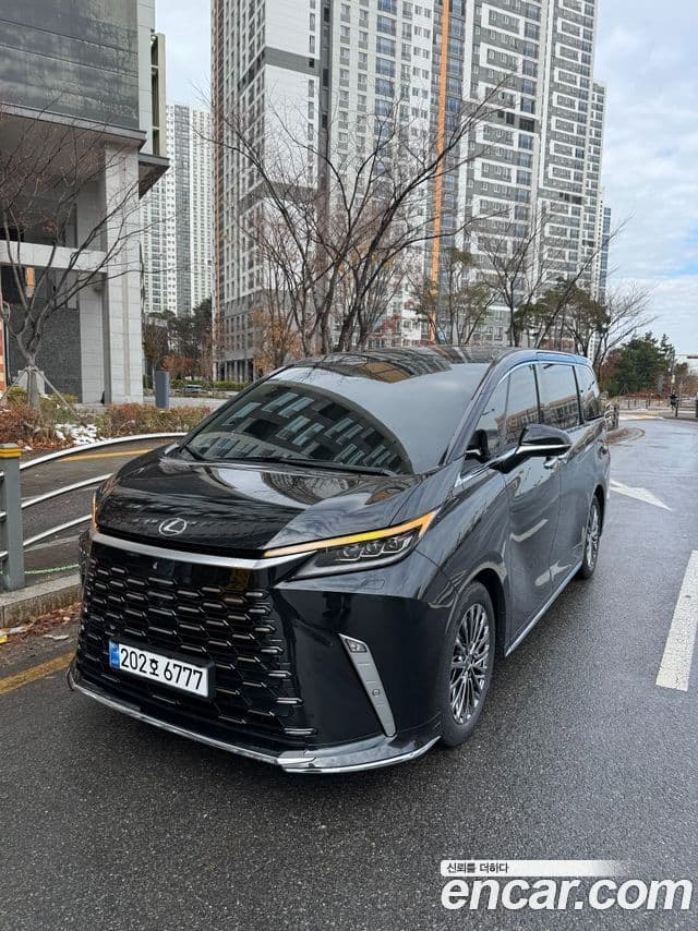 Lexus LM 2세대 Executive, 2025 3