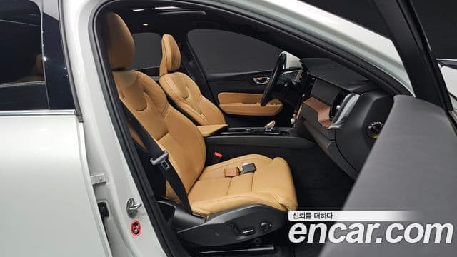 Volvo XC60 2세대 B5 Ultimate Bright, 2024 10