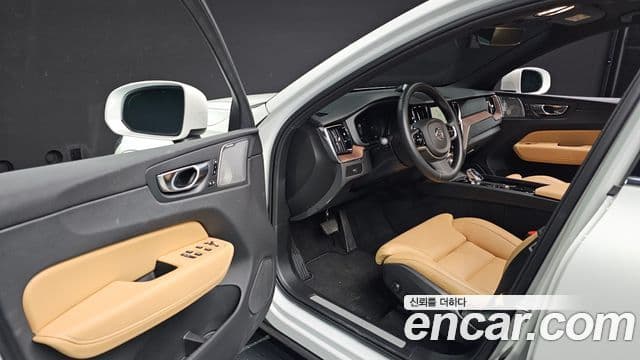 Volvo XC60 2세대 B5 Ultimate Bright, 2024 11