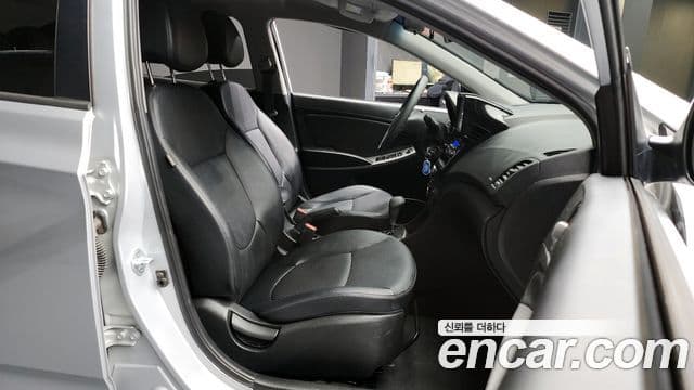 Hyundai Accent(новый кузов / новое поколение) 1.4 VVT Smart, 2015 11