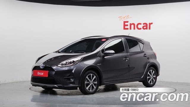 Toyota 프리우스 C 1.5 кроссовер, 2020 1