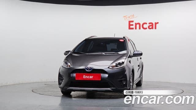 Toyota 프리우스 C 1.5 кроссовер, 2020 3