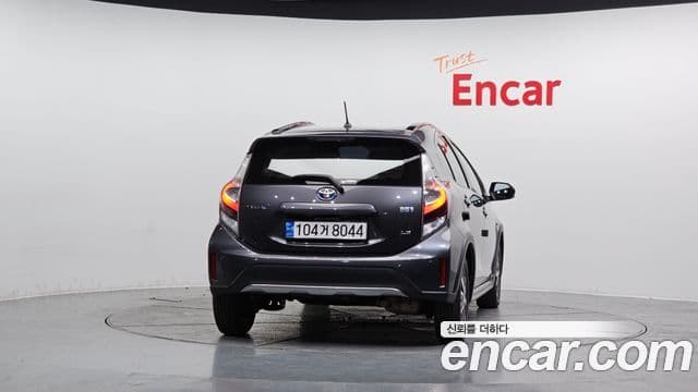 Toyota 프리우스 C 1.5 кроссовер, 2020 4