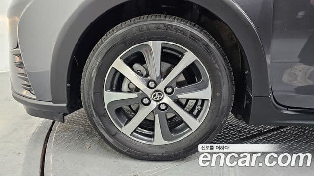 Toyota 프리우스 C 1.5 кроссовер, 2020 все фото