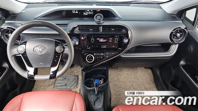 Toyota 프리우스 C 1.5 кроссовер, 2020 7