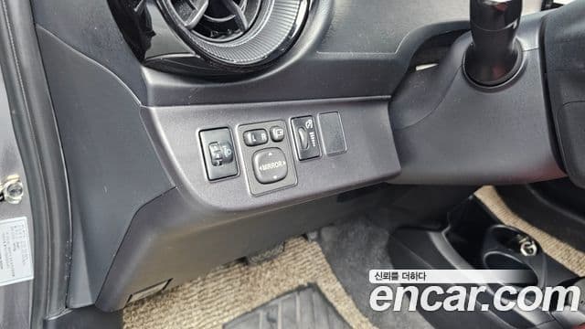 Toyota 프리우스 C 1.5 кроссовер, 2020 18