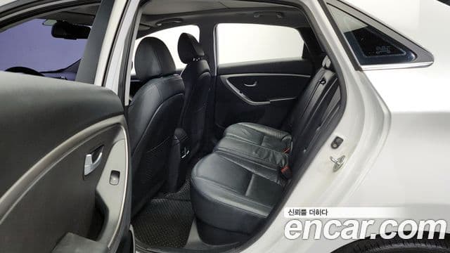 Hyundai i30(новый кузов / новое поколение) дизель 1.6 VGT Extreme, 2012 11