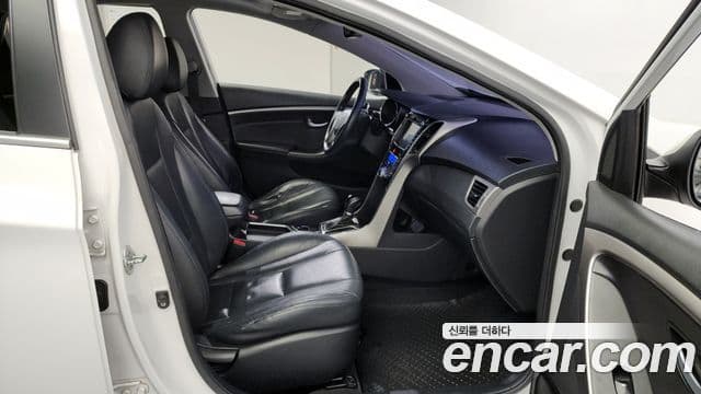 Hyundai i30(новый кузов / новое поколение) дизель 1.6 VGT Extreme, 2012 12