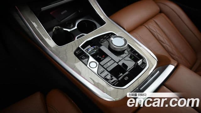 BMW X7 (G07) xDrive 40i Design Pure Excellence 6인승, 2024 9