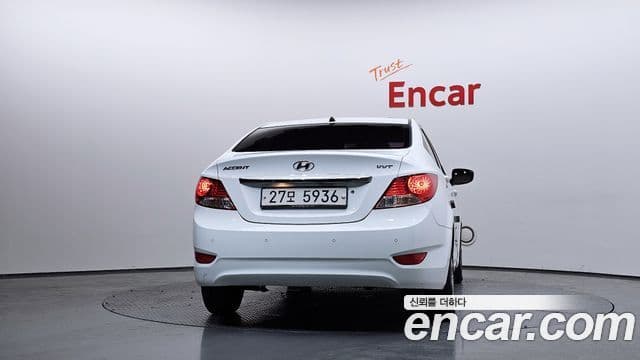 Hyundai Accent(новый кузов / новое поколение) Premier, 2012 4