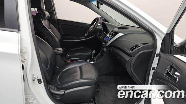 Hyundai Accent(новый кузов / новое поколение) Premier, 2012 11