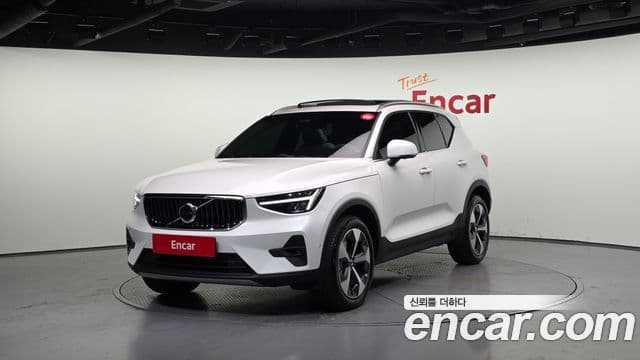 Volvo XC40 B4 Ultimate Bright, 2023 1
