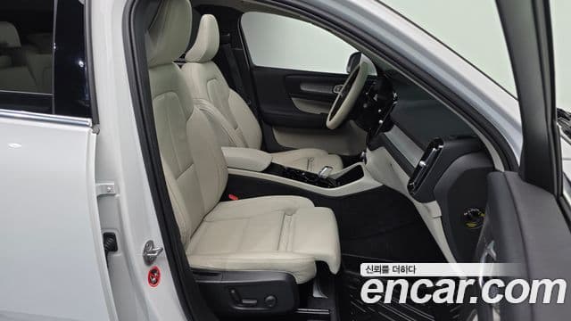 Volvo XC40 B4 Ultimate Bright, 2023 10